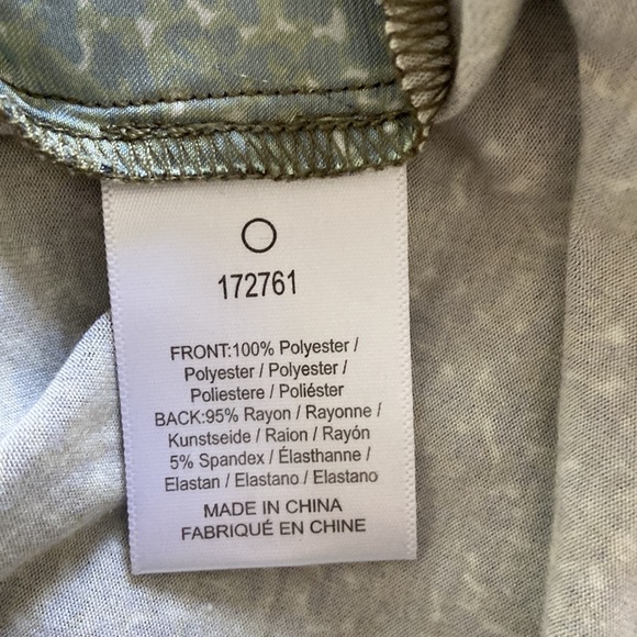 NWT Anthropologie Silky Flouncy V Neck Blouse Great Details! Size XS - Picture 6 of 7